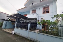 Rumah 2 Lantai Dekat Rsud Sleman Hunian Asri dengan Halaman Luas & Strategis, Caturharjo, Sleman