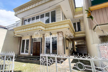 Disewakan Rumah Mewah 3Lt Nol Jalan Raya S Parman Celaket Blimbing Malang Kota Strategis untuk Bank, Kantor, Convention,Klinik, Tempat Ibadah, Resto Lahan Parkir Sangat ******** Nego Keras