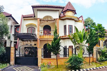 Disewakan Rumah Mewah 2lt Istana Dieng 5 Kmr Terawat Siap Huni 