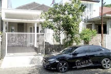 Disewakan Rumah Bagus Minimalis 2lt Araya Golf Dekat Kampus Binus,mall Araya,a Yani,exit Tol,blimbing Superindo Siap Huni Harga Nego
