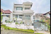 Rumah Mewah Tengah Kota Semarang Dekat Tol Akpol Dijual di Permata Semeru Telaga Bodas Gajahmungkur Semarang Selatan