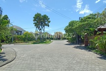 Rumah Cantik di Royal Garden, Ada Club House, Security 24 Jam