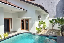 Rumah Keluarga Ada Kolam Renang Dan Halaman Luas di Jimbaran