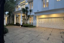 Pondok Indah - For Sale Rumah Modern Classic di Jakarta Selatan