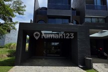 Rumah Premium 3 Lantai di Araya, Malangwith Private Lift