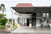 Rumah Bonus Area B B Q, Posisi Hook dengan Akses Jalan Lebar di Ujung Pandang