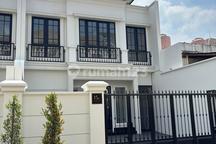 RUMAH AMERICAN CLASSIC DI CEMPAKA PUTIH TENGAH jakarta Pusat