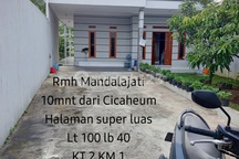 Rumah Dekat Terminal Cicaheum dengan Halaman Super Luas