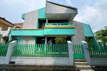 Rumah Depan Taman