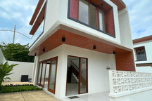 Villa Tropis 2 Lantai, 5 menit ke Beachclub dan 5-Star Resort. Special Deal 1,6M dari 1,8M. Hanya 2 Unit