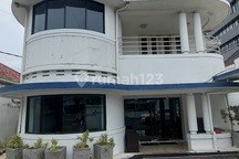 Rumah di Semarang Tengah Eks Kantor Tepi Jalan Raya
