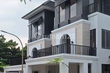 Rumah 3 Lantai Pusat Kota Semarang Majapahit Palebon Raya.