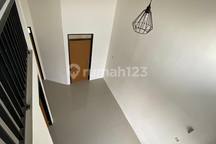 Rumah Baru Ready Konsep Mezzanine Dan  Balkon 400jtan 