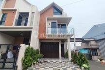 Rumah Mewah 2 Lantai Deket LRT Tol Bambu Apus