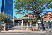 Bangunan Komersial Raya Darmo, Surabaya Pusat - Cocok untuk Usaha