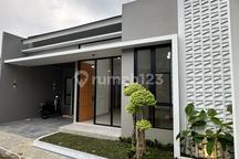 Rumah Mewah Modern Baru One Gate System Dekat Sleman City Hall