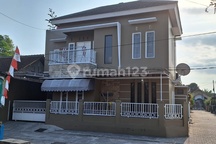 Disewakan Rumah 2 Lantai Minimalis Strategis Area Rsa Ugm