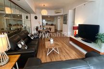 Disewakan Kondominium Furnished 2 BR, di Mall Taman Anggrek