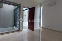 Rumah Baru Modern Minimalis 3 Lantai 4 Kamar Tidur Kawasan Elite Pondok Indah Jaksel