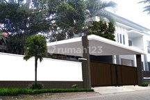 Rumah Modern Furnished Taman Luas di Permata Jingga Suhat