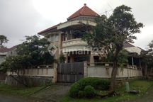 Rumah Pojok 2 Lantai di Perum Villa Puncak Tidar