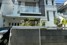 Jual Cepat Rumah Super Mewah Bebas Banjir Semifurnished 2 1/4 Lantai SHM, Bebas Banjir di Tomang, Jakarta Barat