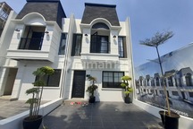 Rumah Mewah Strategis 800jtn 10 menit Tol Cimanggis LRT Podomoro