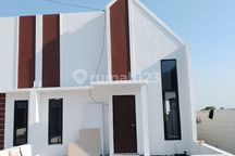 Rumah dekat UPN 2 Lantai SHM 