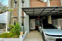 Rumah Cluster Fully Furnished 2 Lantai Siap Huni Di Colomadu Solo Barat