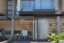 Rumah 2 Lantai Furnished Akses Strategis ke Gading Serpong