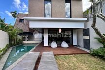 Villa Baru Siap Huni 4 Kamar Tidur Dekat Pantai Canggu, Bali