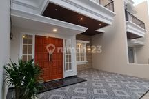 Dijual Rumah Baru Dengan Konsep American Tropis Di Jagakarsa
