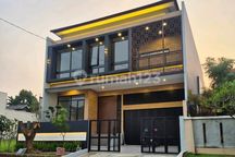 Rumah Mewah di Mertilang Bintaro Jaya 2 Lantai 7 KT 5 KM 4 Parkir