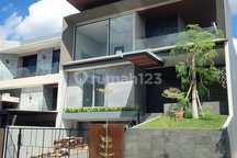 Rumah Mewah Rasa Villa di Bukit Golf Mediterania Citraland Utama