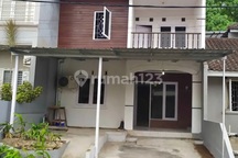 Rumah Disewakan 2 Lantai