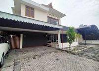 Rumah Usaha Disewakan jalan Comal Raya Darmo belakang Pizza Hut , Surabaya.