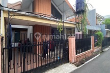 Rumah Lama Siap Huni di Tebet Barat