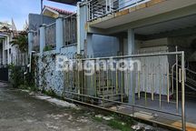 RUMAH TIGA LANTAI LIMA KAMAR TIDUR 