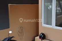 Di Sewakan Rumah Luas 2Lantai Semi Furnished di Bellacasa Depok