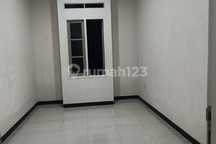 Di Sewakan Rumah Bagus 4 Kamar Siap Huni di GDC DEPOK