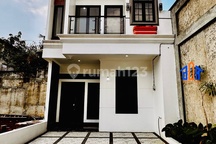 Rumah Mewah Siap Huni Akses Lebar Dekat Pintu Tol Cinere