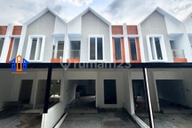 Rumah Tanah Luas Siap Huni Dekat Gerbang Tol Desari