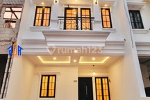 Rumah 3 Lantai Siap Huni di Beji Depok Dalam Komplek Asri