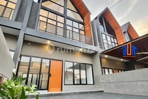 Rumah Tanah Luas Siap Huni Dalam Komplek Asri Di Selatan Jakarta