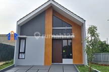 Cluster Rumah Modern Di Jalan Raya Dekat Stasiun Kereta Api