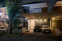 Rumah Siap Huni Royal Residence Luas 200M2 Hadap.selatan Row Jalan 3 Mobil