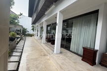 Dijual Rumah Vibe Villa di Kawasan Elite Isen Darmo Harapan