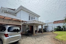 Rumah Mewah Luas 1040 M² Lengkap Swimpool Dalam Komplek di Cinere