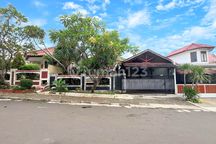 Rumah Luas Lengkap Halaman Belakang Dalam Komplek Premium di Cinere