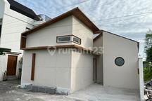 Japandi-Style Villa 2 Kamar Tidur Dekat dengan Pantai Kedungu